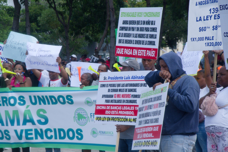 Protesta de Fenabanca frente al Palacio Nacional