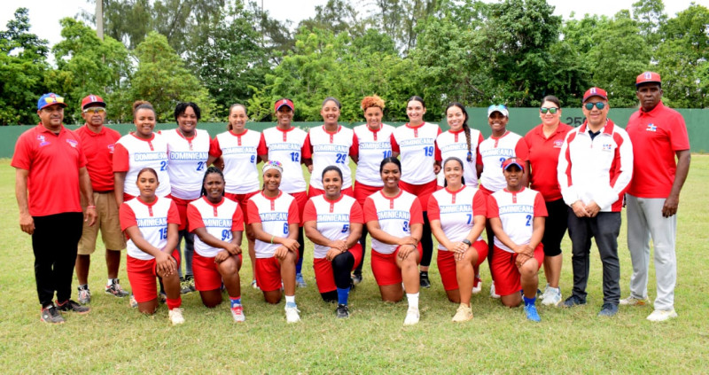 Integrantes de la selección femenina de softbol que inicia este domingo su andar en los Juegos de El Salvador.