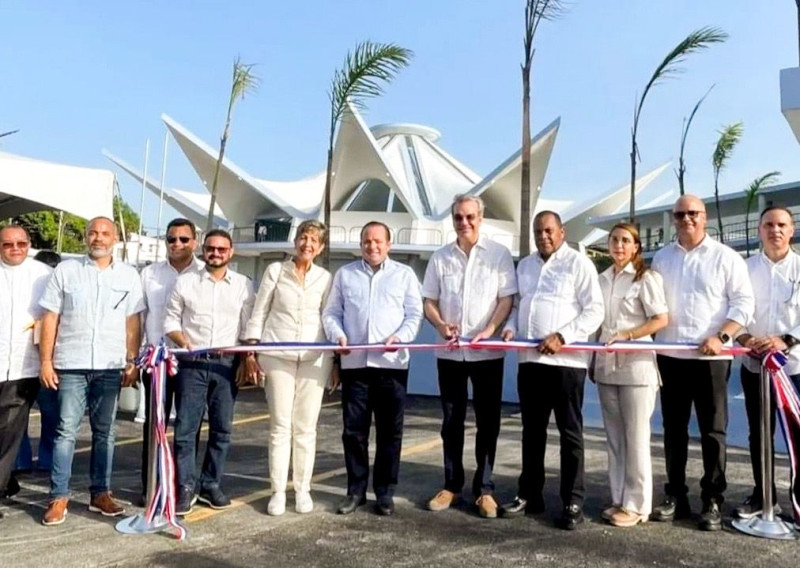 Presidente Abinader dice Puente Cangrejos estará listo en diciembre, inaugura Plaza Municipal y otras obras en Puerto Plata