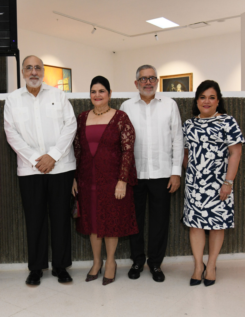 José Luis Rodríguez, María Teresa de Rodríguez, Enrique Valdez y Fabiola de Valdez.