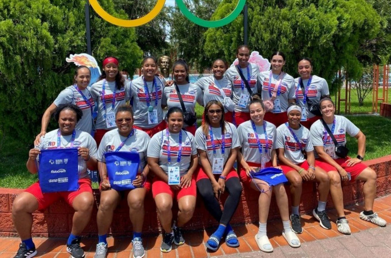 Integrantes del equipo de softbol femenino dominicano en los Juegos Centroamericanos y del Caribe El Salvador 2023.