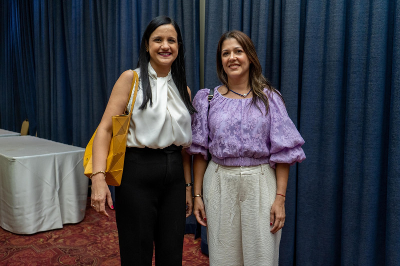 Carla Noyola y Ana Alvarez Read