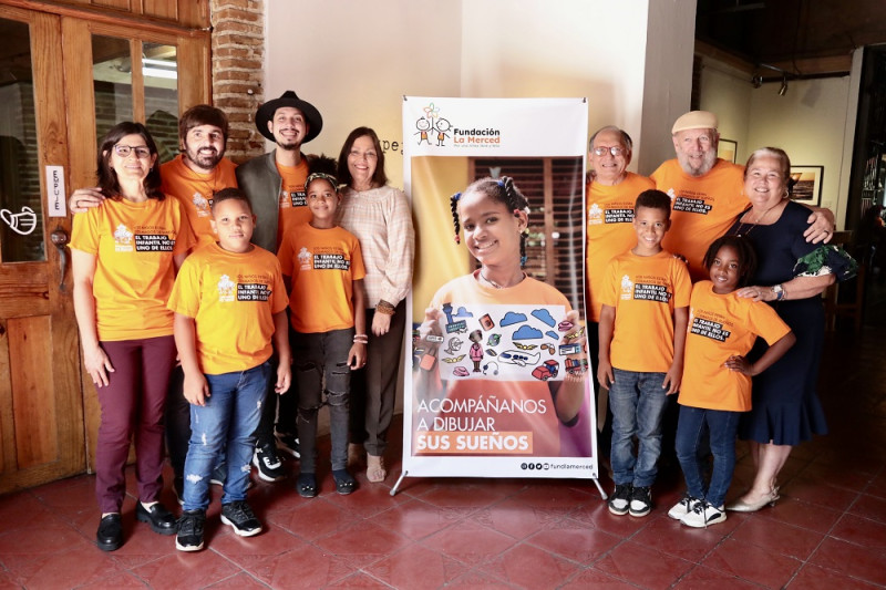 Colaboradores, amigos y niños de Fundación La Merced