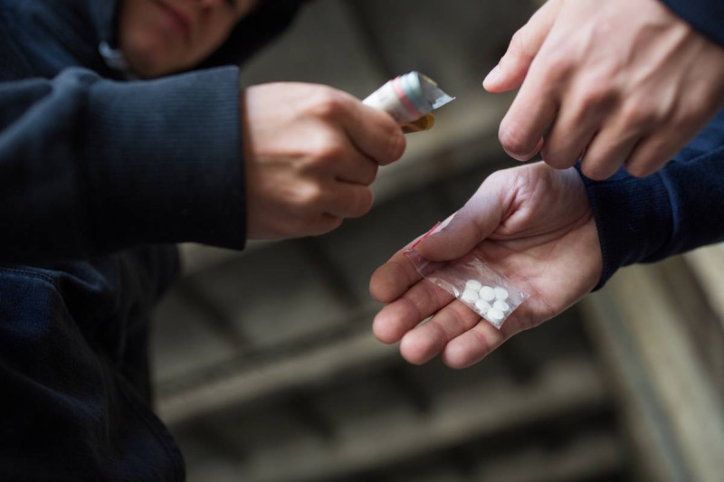En 2021, se produjeron casi 90,000 muertes por sobredosis de opioides en América del Norte.