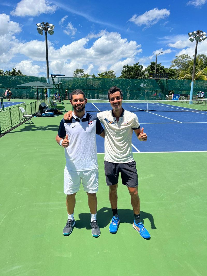 Nick Hardt y Roberto Cid se combinaron para lograr la medalla de bronce.