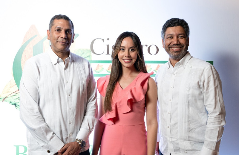 Iturbides Zaldívar, Emely Reyes y Lenin Reyes.