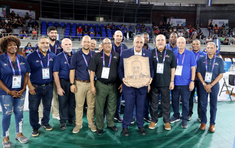 La Confederación Norte, Centroamericana y del Caribe de Voleibol NORCECA reconociò al Presidente de Centro Caribe Sports Luis Mejía Oviedo.