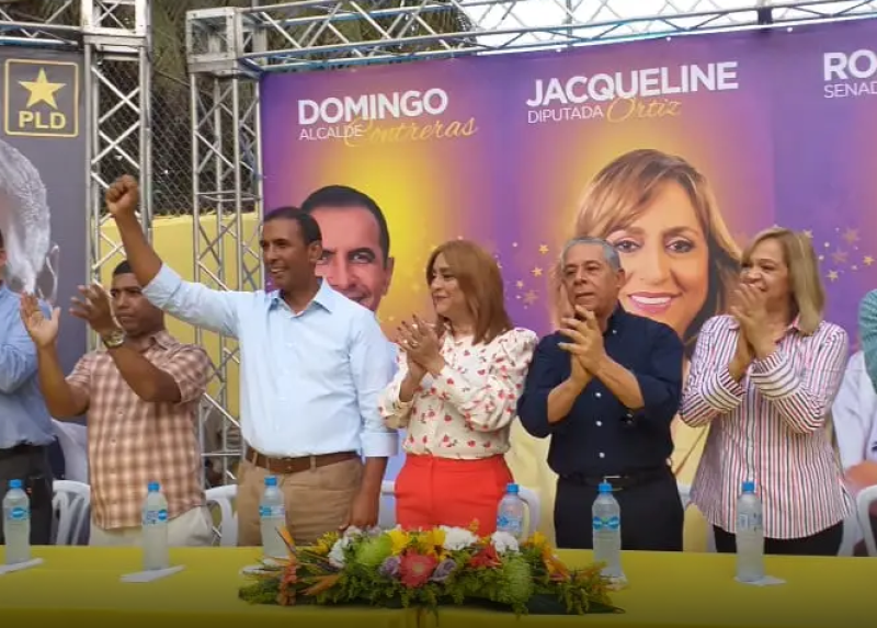 Roberto Salcedo y Domingo Contreras en un acto en las internas del PLD durante el 2019.