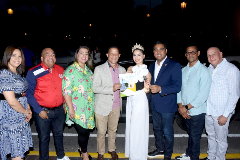 Entrega de premiación a la reina del Carnaval Vegano 2023, Kery Pérez.