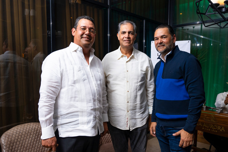Eddy Ureña, Leo Sánchez y Julio Paredes.