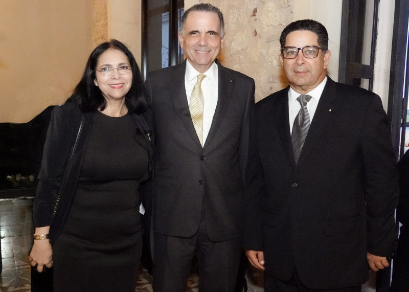 Daisy de Vidal, Máximo Vidal y Eduardo Reid.