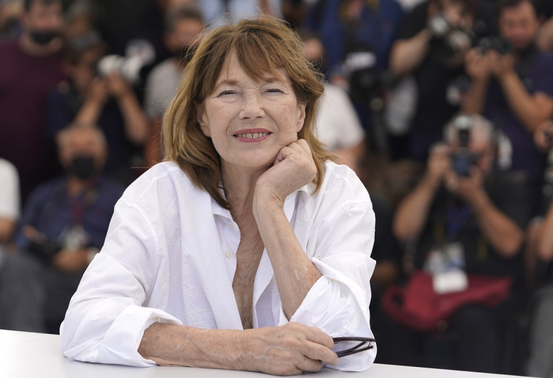 Jane Birkin posa para los fotógrafos en la sesión fotográfica de la película 'Jane By Charlotte' en el 74º festival internacional de cine de Cannes, sur de Francia, el jueves 8 de julio de 2021. El Ministerio de Cultura de Francia y los medios franceses dicen que la cantante y actriz Jane Birkin ha muerto a los 76 años.