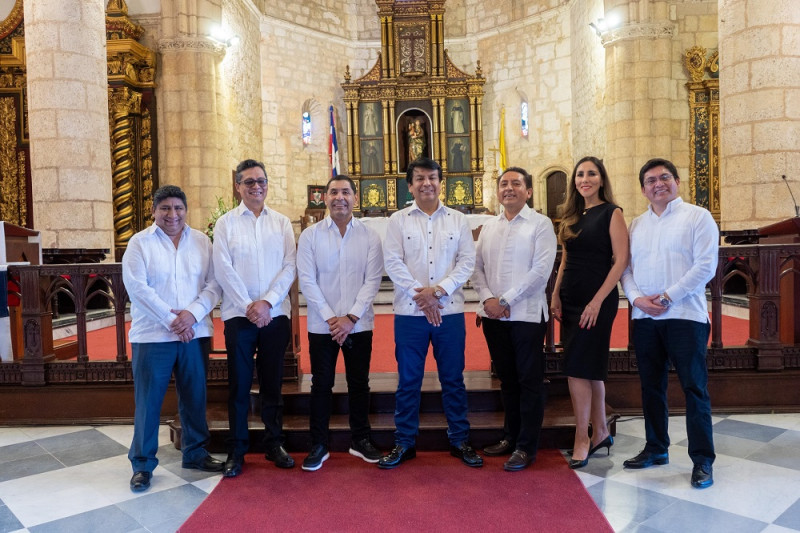 Suny Canchari, Nilson Zegarra,Carlos Butron, Arturo Marroquín, Mario Medina, Lerena Gutiérrez y Ubaldo Dedios.