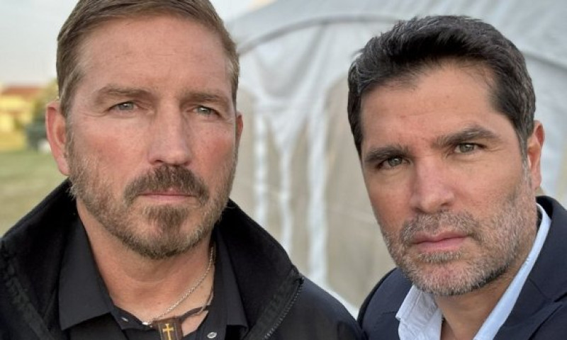 Jim Caviezel y Eduardo Verastegui