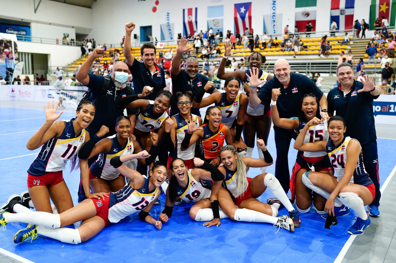 Las dominicanas en la celebración de su último título ganado en Sub-23.