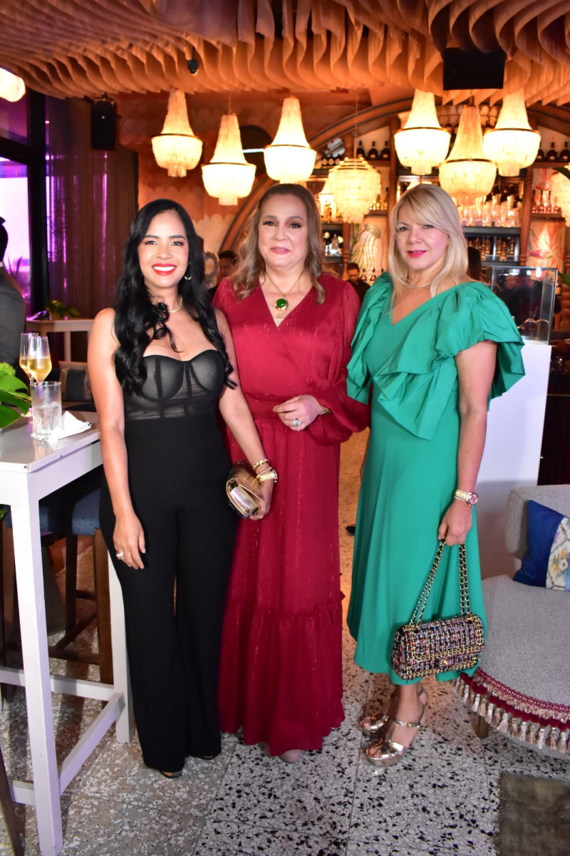 Delores Sánchez, Jatnna Tavárez y Betania González.