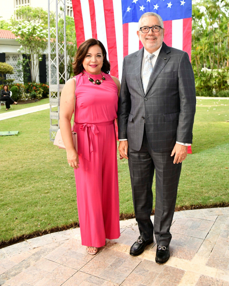 Fabiola de Valdez y Enrique Valdez.