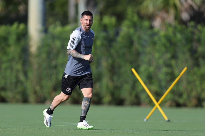 Lionel Messi de Inter Miami CF entrena durante una sesión de entrenamiento de Inter Miami CF en Florida Blue Training Center el 18 de julio de 2023 en Fort Lauderdale, Florida.