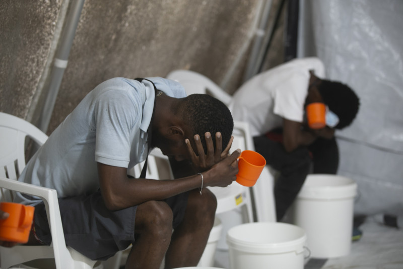 El nuevo caso de cólera confirmado por las autoridades en la comunidad Los Cocos, de Enriquillo, Barahona, corresponde a un haitiano de 48 años.