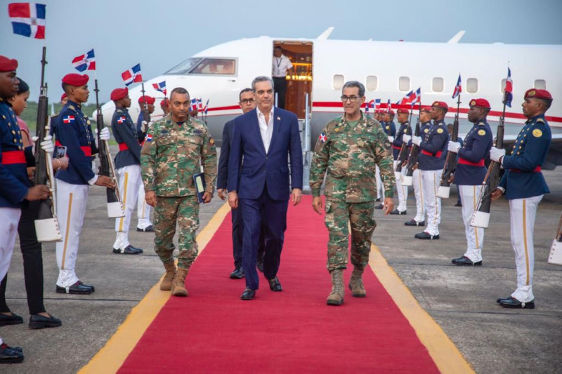 Abinader llefgó al país tras participación en Cumbre Unión Europea-CELAC.