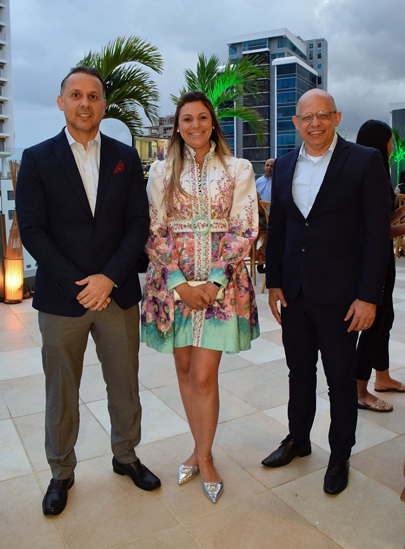 Andy Santos, Liuba Crisóstomo y Francisco Peguero.