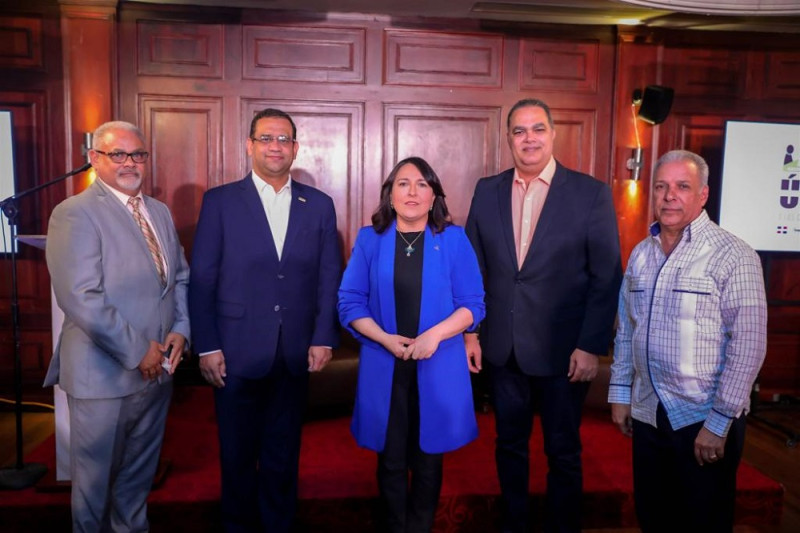 Alexis Beltré, Mario Núñez, Emelyn Baldera, Máximo Jiménez y Carlos Cepeda Suriel