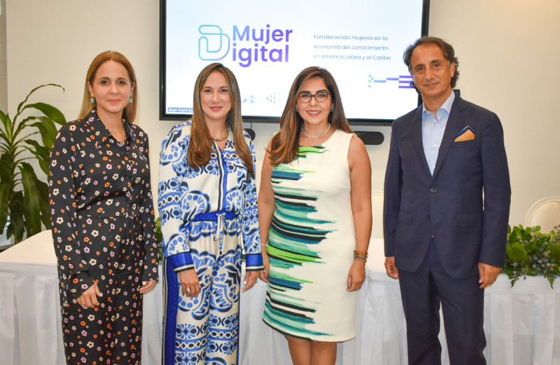 Gina Cordero, Consuelo Linares, Ana María Martínez y Lucas Gaitán.