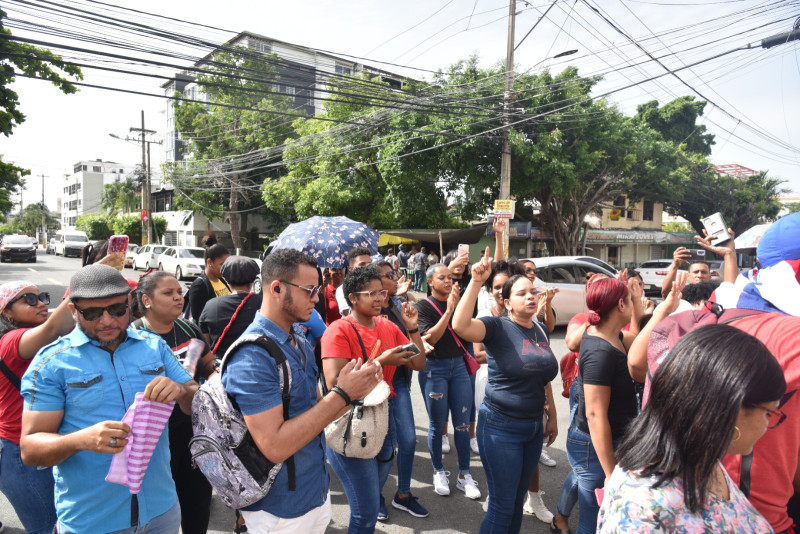 Estudiantes de la UNEV protestan por aumento en el costo de la matrícula