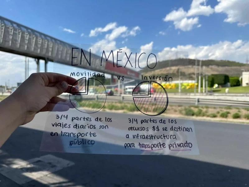 El 53% de los usuarios de transporte público en Querétaro viajan durante dos horas o más al día. Entre idas y regresos, algunos llegan a perder hasta seis horas diarias.