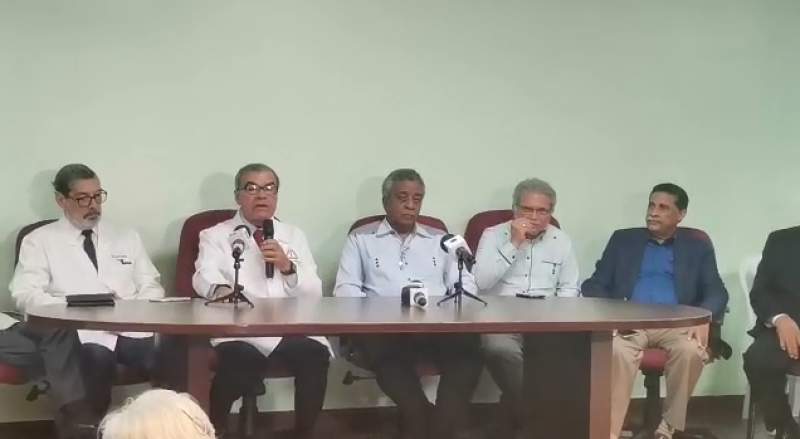 Miembros del Colegio Médico Dominicano denuncian atropello.