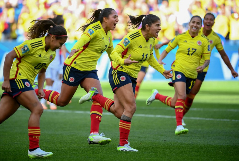 La delantera de Colombia Catalina Usme (C) celebra después de anotar el primer gol de su equipo desde el punto de penalti durante el partido de fútbol del Grupo H de la Copa Mundial Femenina de Australia y Nueva Zelanda 2023 entre Colombia y Corea del Sur.