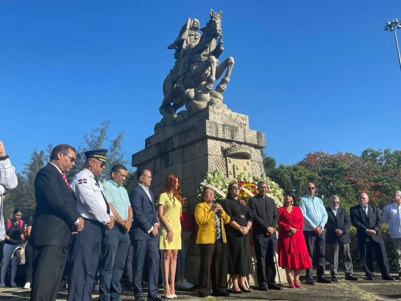 Con distintos actos, las autoridades de Santiago recordaron la fecha.