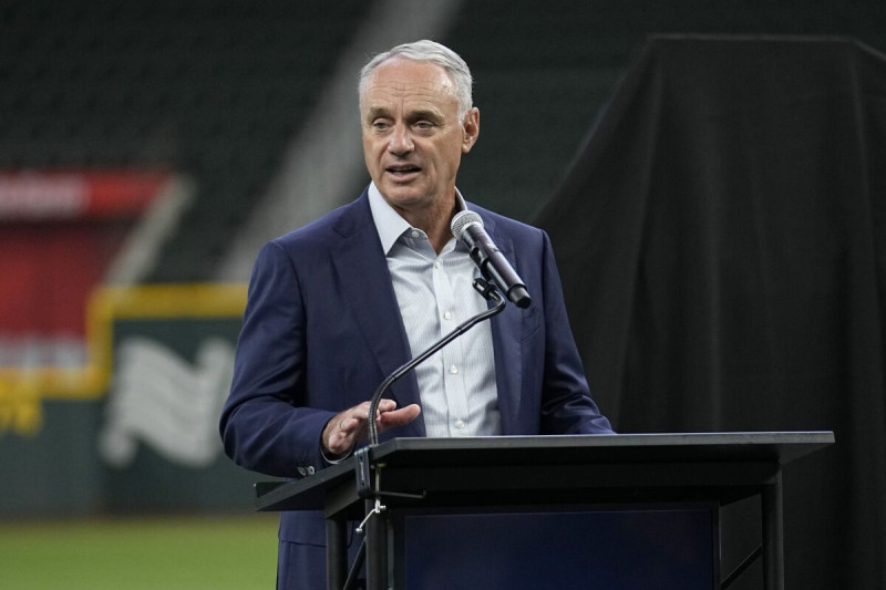 Rob Manfred, comisionado de las Grandes Ligas, durante la presentación del logo del Juego de Estrellas de 2024, el jueves en Arlington, Texas.