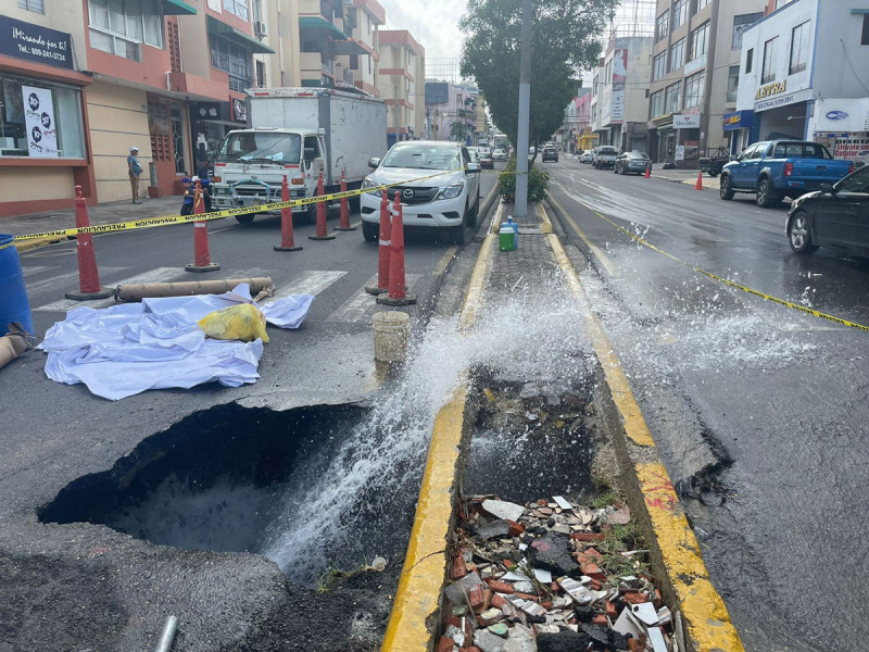 En la avenida Las Carreras de Santiago se hunde el pavimento en el área donde se construirá el monorriel.