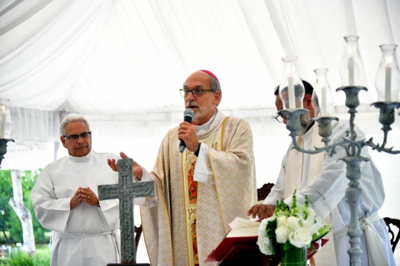 Monseñor Víctor Masalles, obispo de la arquidiócesis de Bani