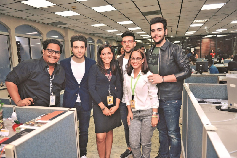 Grupo italiano Ilvolo junto a Periodistas por un Año de la promoción 2016