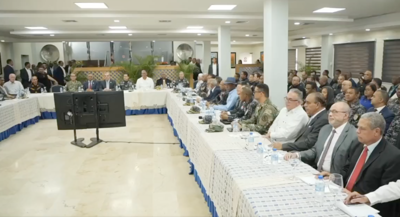 El presidente Luis Abinader encabezó ayer la séptima reunión del Consejo Policial, en la que también participaron directores de medios de comunicación.