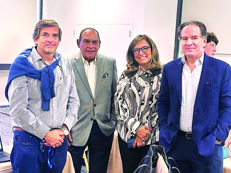 Guillermo Scheck, CEO de El País, Uruguay; y en representación del Listín Diario: Miguel Franjul, Gema Hidalgo y  Manuel Corripio.