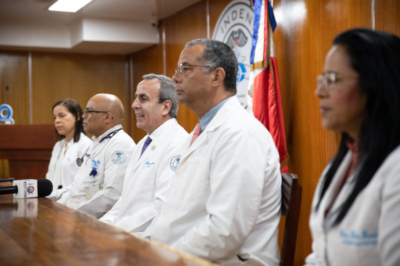 Especialistas del Instituto Nacional de Diabetes, Endocrinología y Nutrición (INDEN) durante una rueda de prensa.