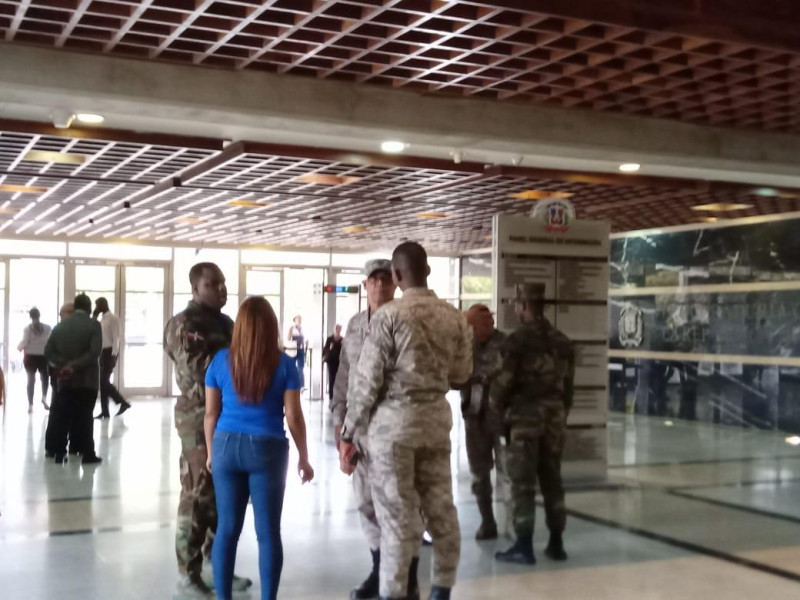 La mañana de ayer, martes, se registró mucho movimiento de fuerzas militares en las instalaciones de la Procuraduría