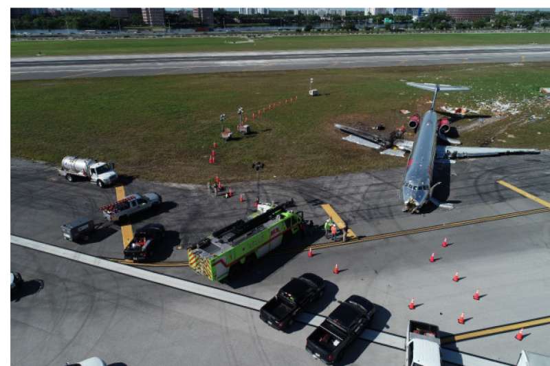 Restos del avión de Red Air accidentado en el Aeropuerto Internacional de Miami/ NTSB