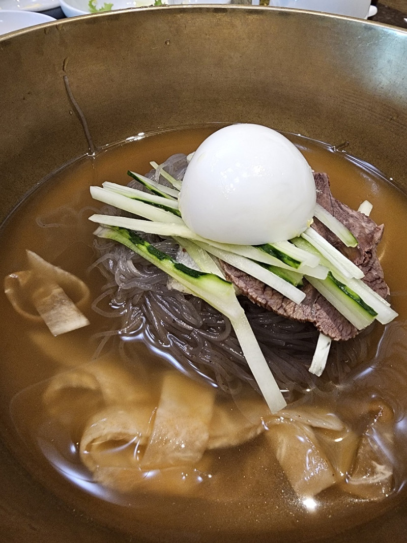 Naengmyeon, sopa fría de fideos.