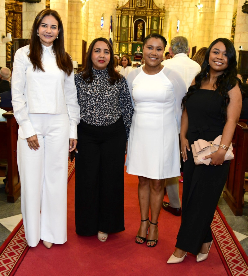 Celeste Pérez, Indhira Vásquez, Corali Orbe y Juana Cabrera