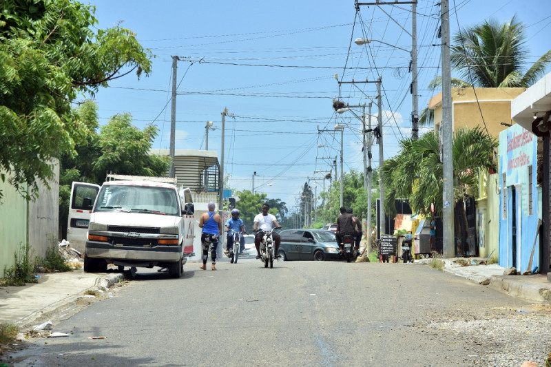Los residentes de Aguas Locas en Santo Domingo Este se quejan de la alta ola de atracos que hay en la zona.