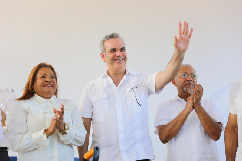 El presidente Luis Abinader recibe ovación al expresar en un acto "El cambio sigue".