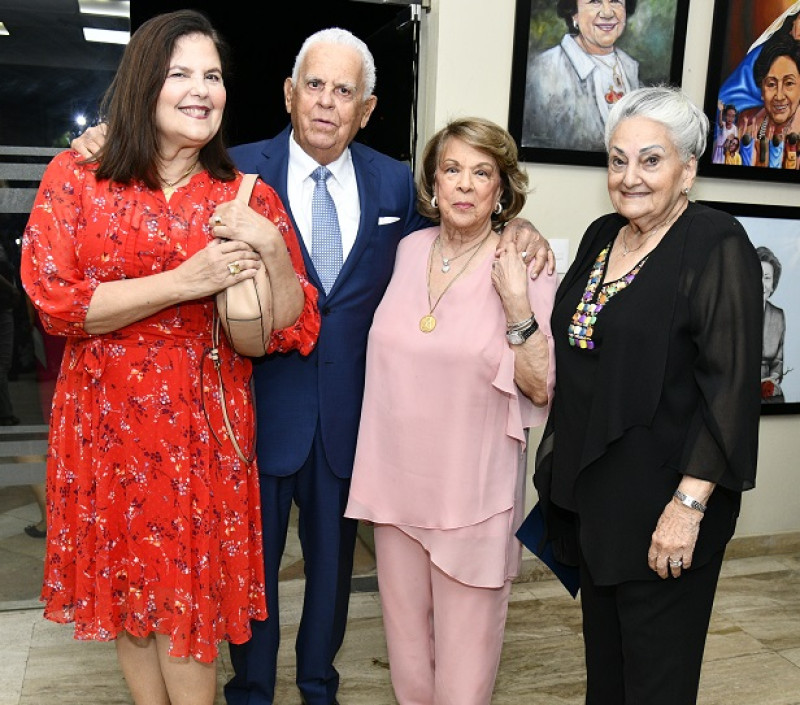 Sonia Villanueva, Rafael Binosó, Carmencita de Binosó y Altagracia Sue de Villanueva