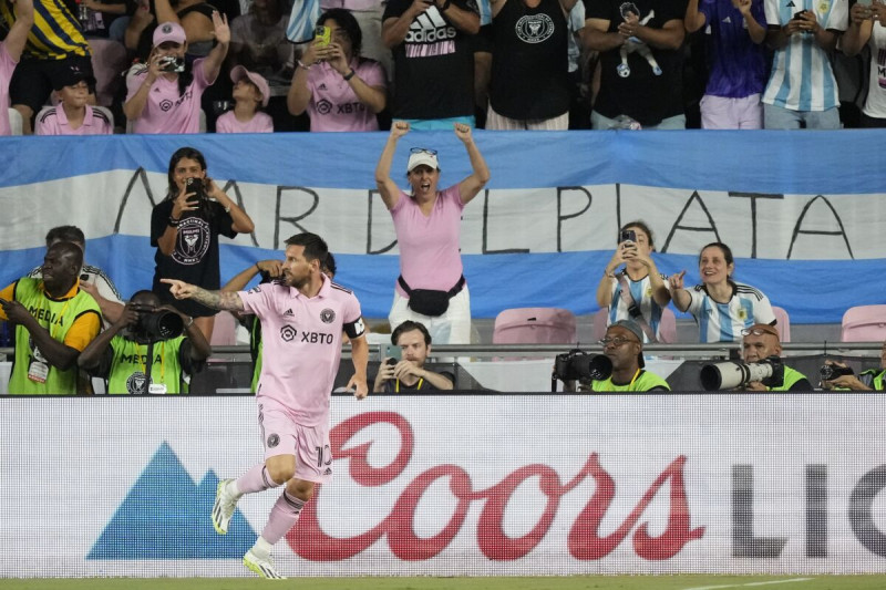 Lionel Messi, del Inter Miami, celebra tras anotar un gol ante Orlando City en la Leagues Cup.