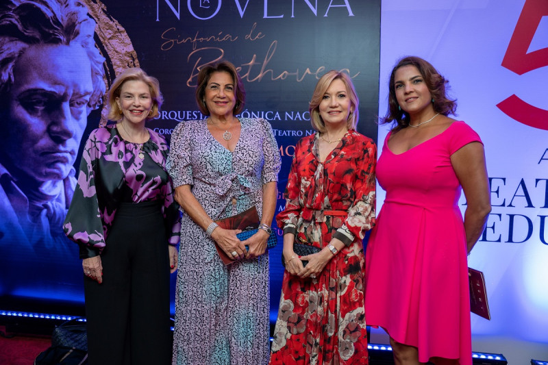 Susana Caro, Magdalena de Alba, Cesarina Kunhardt y Sabrina Alba