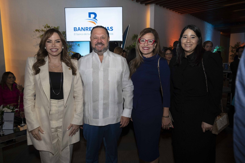 Linda Valette, Henry Fuentes, Inés Páez y Claudia Castillo