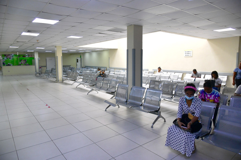 Pocos pacientes acudieron ayer a consulta debido al paro del Colegio Médico Dominicano.